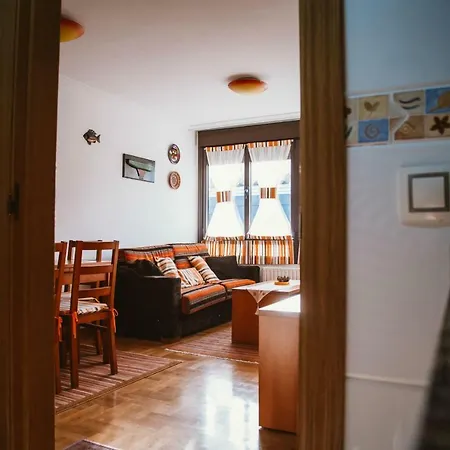 Sirenas, En Apartamento